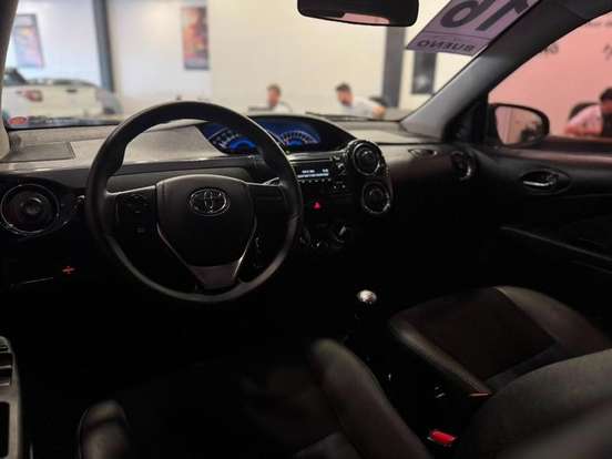 TOYOTA-ETIOS-2015