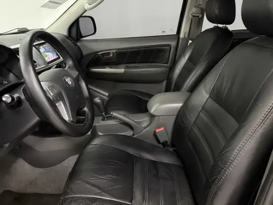 TOYOTA-HILUX-2.7 SR 4X2 CD 16V FLEX 4P AUTOMÁTICO TOYOTA-HILUX-2012