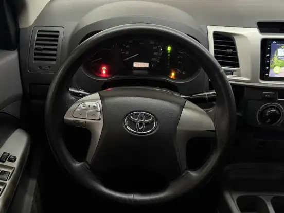 TOYOTA-HILUX-2.7 SR 4X2 CD 16V FLEX 4P AUTOMÁTICO TOYOTA-HILUX-2012