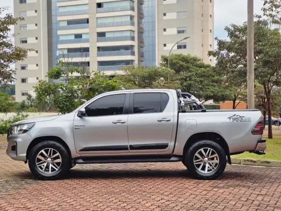 TOYOTA-HILUX-2.7 SRV 4X2 CD 16V FLEX 4P AUTOMÁTICO TOYOTA-HILUX-2018