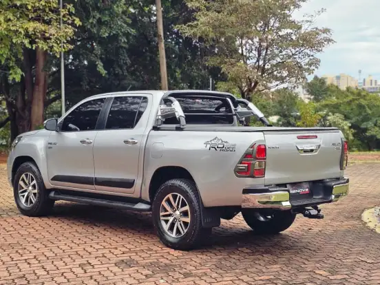 TOYOTA-HILUX-2.7 SRV 4X2 CD 16V FLEX 4P AUTOMÁTICO TOYOTA-HILUX-2018