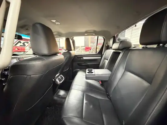TOYOTA-HILUX-2021