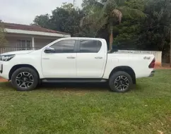 TOYOTA HILUX 2.8 D-4D TURBO DIESEL CD SRV 4X4 AUTOMÁTICO TOYOTA HILUX 2.8 D-4D TURBO DIESEL CD SRV 4X4 AUTOMÁTICO