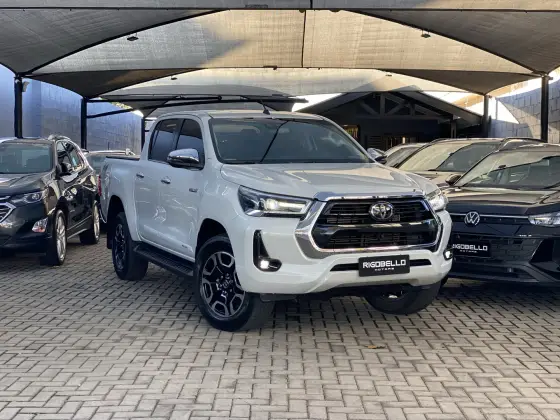 TOYOTA HILUX 2.8 D-4D TURBO DIESEL CD SRX 4X4 AUTOMÁTICO