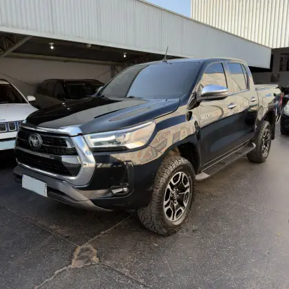 TOYOTA HILUX 2.8 D-4D TURBO DIESEL CD SRX 4X4 AUTOMÁTICO