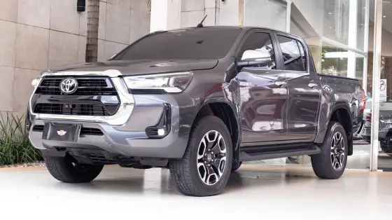 TOYOTA HILUX 2.8 D-4D TURBO DIESEL CD SRX 4X4 AUTOMÁTICO