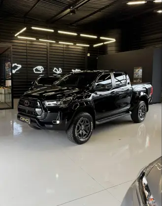 TOYOTA HILUX 2.8 D-4D TURBO DIESEL CD SRX PLUS 4X4 AUTOMÁTICO