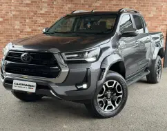TOYOTA HILUX 2.8 D-4D TURBO DIESEL CD SRX PLUS 4X4 AUTOMÁTICO TOYOTA HILUX 2.8 D-4D TURBO DIESEL CD SRX PLUS 4X4 AUTOMÁTICO