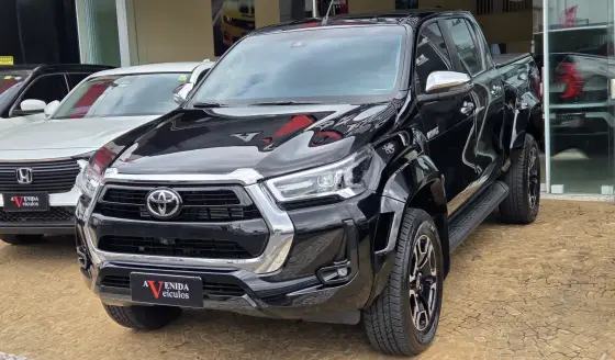 TOYOTA HILUX 2.8 D-4D TURBO DIESEL CD SRX PLUS 4X4 AUTOMÁTICO