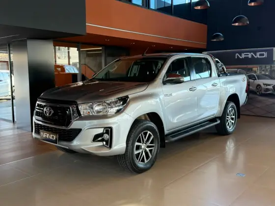 TOYOTA HILUX 2.8 SR 4X4 CD 16V DIESEL 4P AUTOMÁTICO