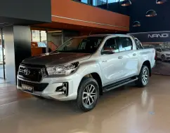 TOYOTA HILUX 2.8 SR 4X4 CD 16V DIESEL 4P AUTOMÁTICO TOYOTA HILUX 2.8 SR 4X4 CD 16V DIESEL 4P AUTOMÁTICO