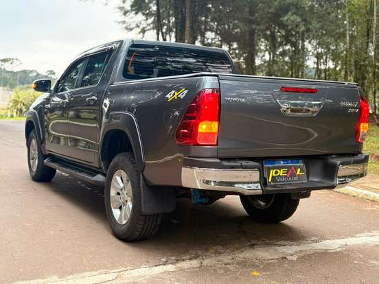 TOYOTA-HILUX-2018