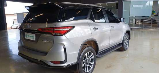 TOYOTA-HILUX-2022