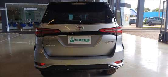 TOYOTA-HILUX-2022