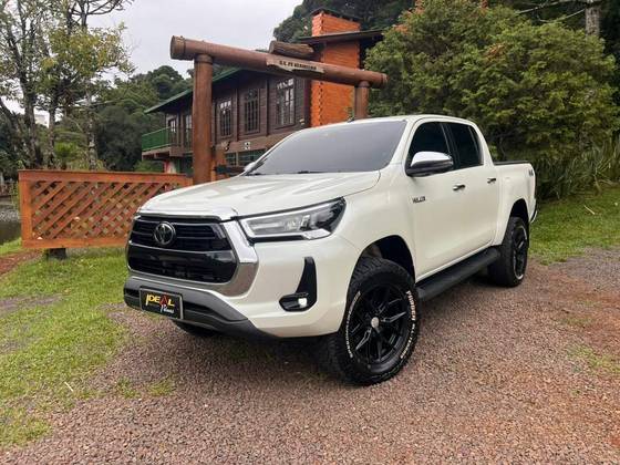 TOYOTA HILUX 2.8 D-4D TURBO DIESEL CD GR-S 4X4 AUTOMÁTICO