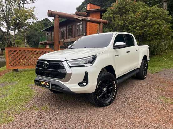 TOYOTA-HILUX-2022