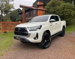 TOYOTA HILUX 2.8 D-4D TURBO DIESEL CD GR-S 4X4 AUTOMÁTICO TOYOTA HILUX 2.8 D-4D TURBO DIESEL CD GR-S 4X4 AUTOMÁTICO