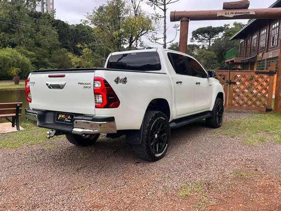 TOYOTA-HILUX-2022