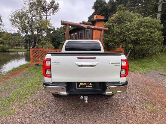 TOYOTA-HILUX-2022