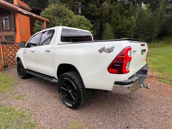 TOYOTA-HILUX-2.8 D-4D TURBO DIESEL CD GR-S 4X4 AUTOMÁTICO TOYOTA-HILUX-2022