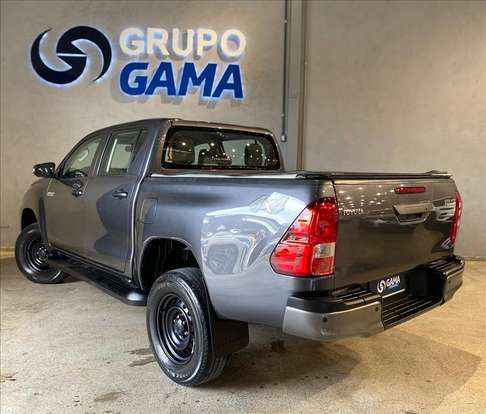 TOYOTA-HILUX-2025