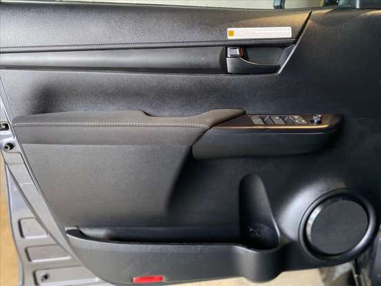 TOYOTA-HILUX-2025