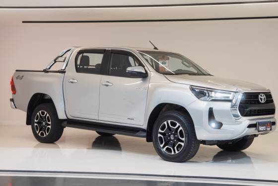 TOYOTA HILUX 2.8 D-4D TURBO DIESEL CD SRV 4X4 AUTOMÁTICO