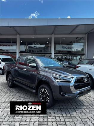 TOYOTA HILUX 2.8 D-4D TURBO DIESEL CD SRV 4X4 AUTOMÁTICO