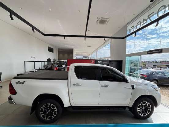 TOYOTA-HILUX-2022