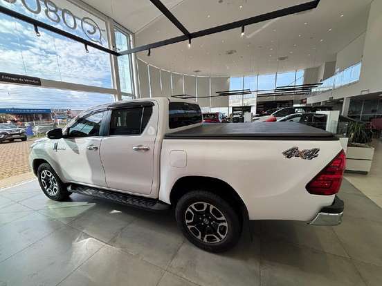 TOYOTA-HILUX-2022