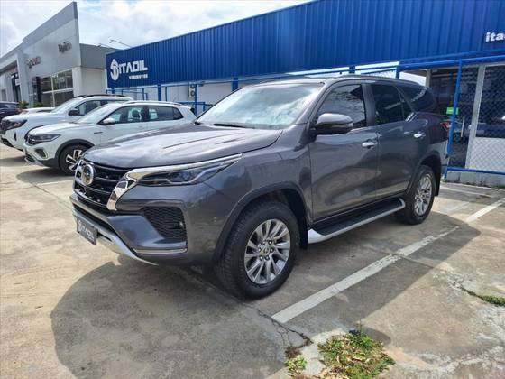 TOYOTA HILUX 2.8 D-4D TURBO DIESEL CD SRX 4X4 AUTOMÁTICO