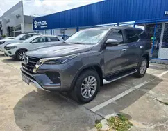 TOYOTA HILUX 2.8 D-4D TURBO DIESEL CD SRX 4X4 AUTOMÁTICO TOYOTA HILUX 2.8 D-4D TURBO DIESEL CD SRX 4X4 AUTOMÁTICO