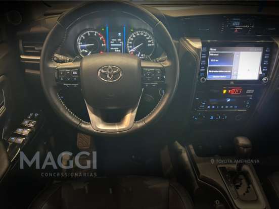 TOYOTA-HILUX-2.8 D-4D TURBO DIESEL CD SRX 4X4 AUTOMÁTICO TOYOTA-HILUX-2022