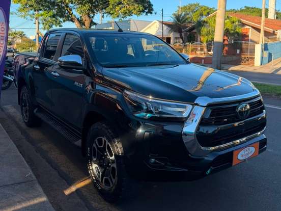 TOYOTA-HILUX-2023
