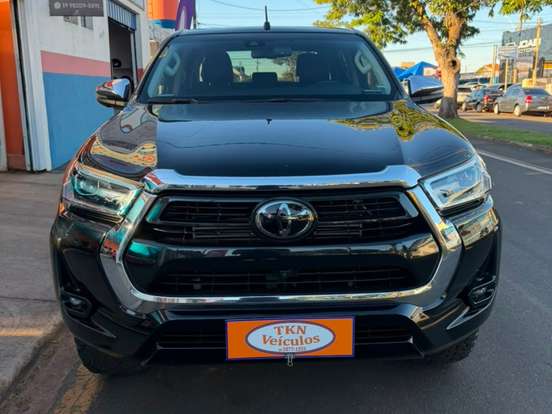 TOYOTA-HILUX-2023