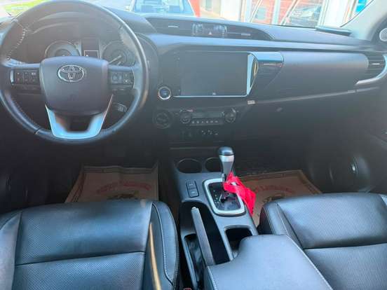 TOYOTA-HILUX-2023