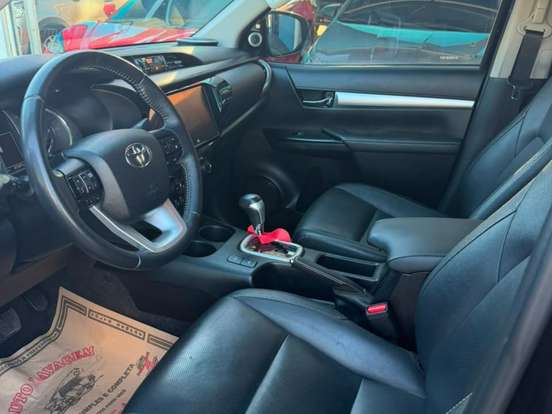 TOYOTA-HILUX-2023
