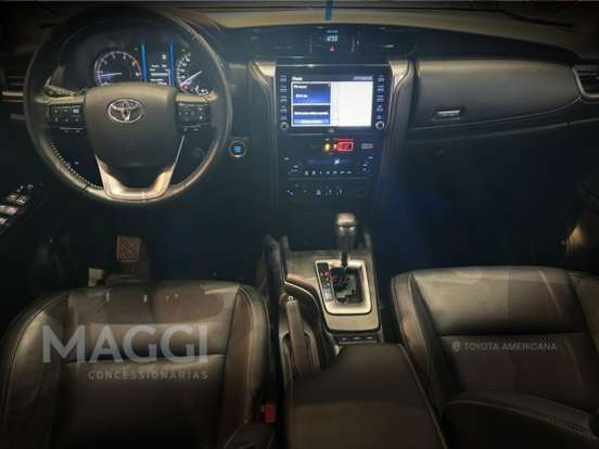 TOYOTA-HILUX-2.8 D-4D TURBO DIESEL CD SRX 4X4 AUTOMÁTICO TOYOTA-HILUX-2022