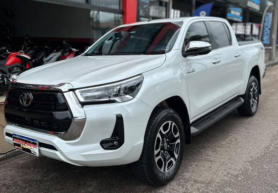 TOYOTA HILUX 2.8 D-4D TURBO DIESEL CD SRX 4X4 AUTOMÁTICO