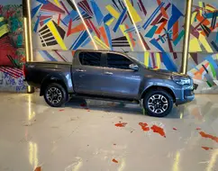 TOYOTA HILUX 2.8 D-4D TURBO DIESEL CD SRX 4X4 AUTOMÁTICO TOYOTA HILUX 2.8 D-4D TURBO DIESEL CD SRX 4X4 AUTOMÁTICO