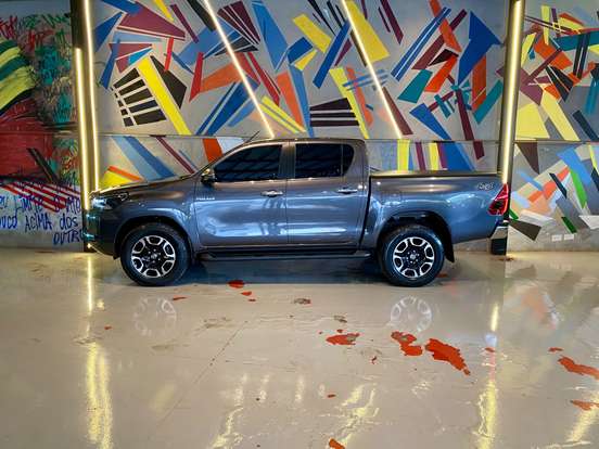 TOYOTA-HILUX-2022