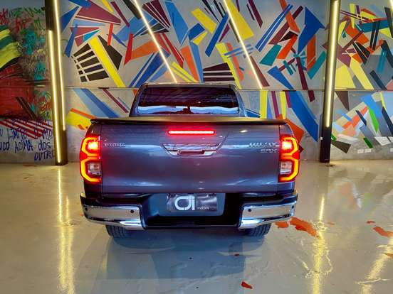 TOYOTA-HILUX-2022