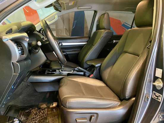 TOYOTA-HILUX-2022