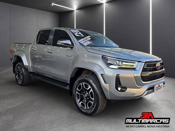 TOYOTA HILUX 2.8 D-4D TURBO DIESEL CD SRX PLUS 4X4 AUTOMÁTICO