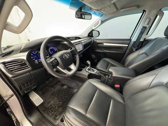 TOYOTA-HILUX-2016