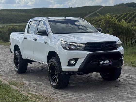 TOYOTA HILUX 2.8 STD 4X4 CD 16V DIESEL 4P MANUAL