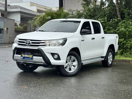 TOYOTA HILUX 2.8 STD 4X4 CD 16V DIESEL 4P MANUAL