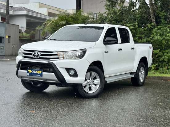 TOYOTA-HILUX-2019