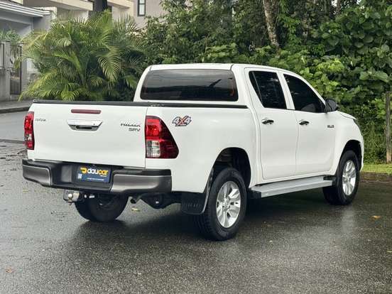 TOYOTA-HILUX-2019