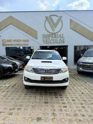 TOYOTA-HILUX-2012